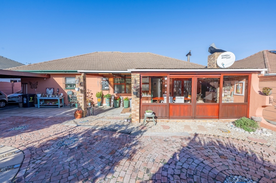3 Bedroom Property for Sale in Clamhall Western Cape